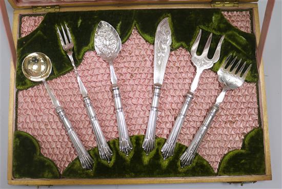 A George V 6 piece silver handled serving set, cased